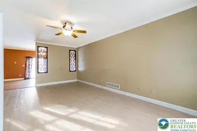 537 Kemmerer Lane, Upper Macungie Township, PA 18104 - Photo 4