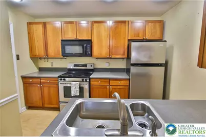 7923 Cross Creek Circle, Upper Macungie Township, PA 18031 - Photo 10