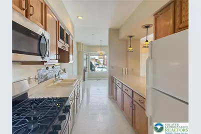 1652 Harding Circle, Whitehall, PA 18052 - Photo 4