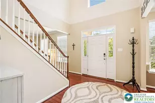 955 Yorkshire Dr, Upper Macungie Township, PA 18031 - Photo 2