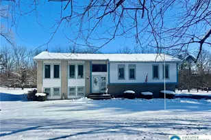 372 Oxford Cir, Moore Township, PA 18014 - Photo 2