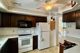 372 Oxford Cir, Moore Township, PA 18014 - Photo 10