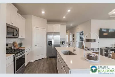 1440 Silk, Upper Macungie Township, PA 18031 - Photo 12