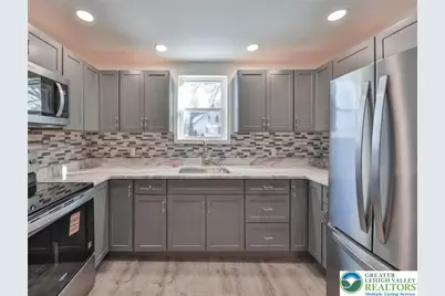 518 Pen Argyl Street, Pen Argyl Boro, PA 18072 - Photo 4