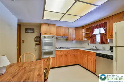 1360 Stonewood Drive, Hanover Twp, PA 18017 - Photo 10