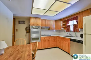 1360 Stonewood Dr, Hanover Twp, PA 18017 - Photo 10