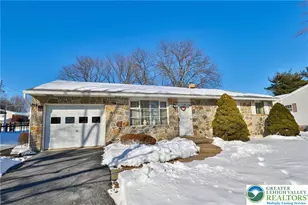 1360 Stonewood Dr, Hanover Twp, PA 18017 - Photo 2