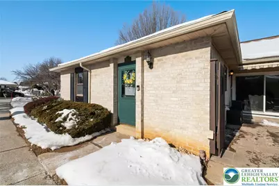 2811 Springhaven Place, Macungie Boro, PA 18062 - Photo 2