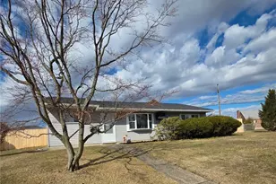 14 Magna Dr, Coplay Boro, PA 18037 - Photo 2