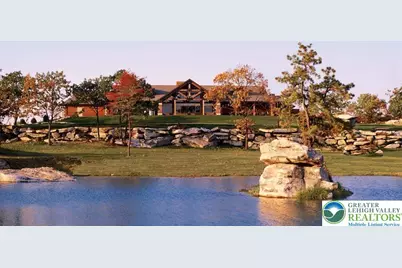 370 Inverness Lane, Hazle Township, PA 18202 - Photo 4