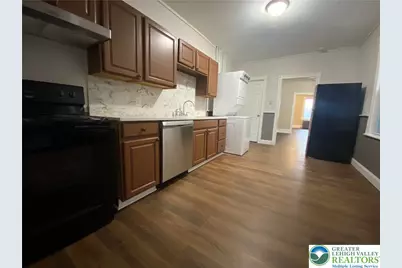 122 Spruce Street, Nazareth, PA 18064 - Photo 2