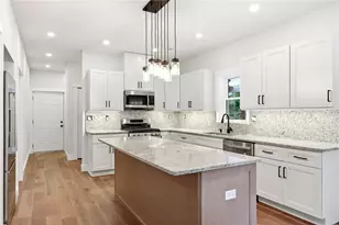 101 White Oak Dr, Penn Forrest, PA 18229 - Photo 2