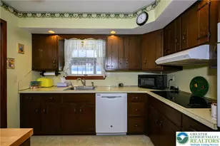 322 Walnut Dr, Lehigh Township, PA 18067 - Photo 4