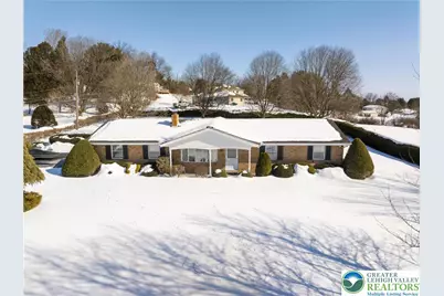 322 Walnut Drive, Lehigh Township, PA 18067 - Photo 2