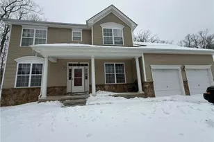 145 Kensington Dr, Lehman Twp, PA 18324 - Photo 1