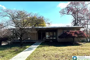 407 E Plainfield Ave, Pen Argyl Boro, PA 18072 - Photo 1