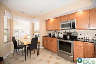 112 Freedom Ct, Bethlehem Township, PA 18020 - Photo 2