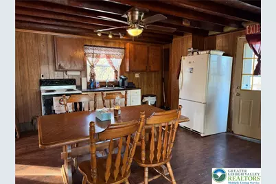 702 W Locker Street, Nazareth, PA 18064 - Photo 2