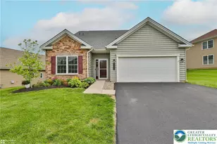 5424 Traditions Dr, Upper Saucon Township, PA 18036 - Photo 2