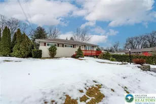 562 Fairview St, Emmaus, PA 18049 - Photo 2
