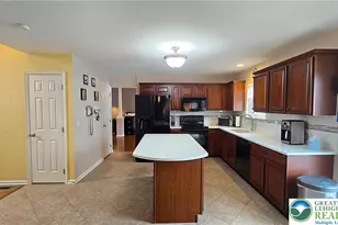 4513 Troxell Dr, Whitehall, PA 18052 - Photo 12