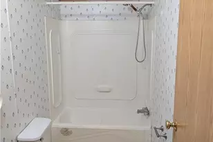 180 Hoffman Rd, Bushkill Twp, PA 18091 - Photo 10