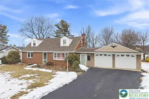 1390 Oakwood Dr, Hanover Twp, PA 18017 - Photo 2