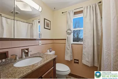 1390 Oakwood Drive, Hanover Twp, PA 18017 - Photo 22