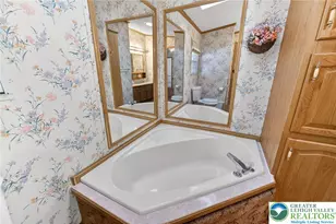 182 Greenbriar Dr S, East Allen Township, PA 18014 - Photo 12