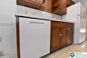 553 Ponds Edge Ln, Allentown, PA 18104 - Photo 10