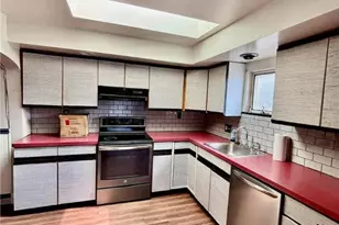 512 Walnut St, Nazareth Boro, PA 18064 - Photo 6