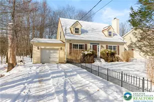 462 Country Pl Dr, Coolbaugh Twp, PA 18466 - Photo 2