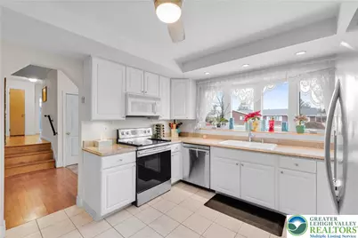 1655 Mark Twain Circle, Hanover Twp, PA 18017 - Photo 4