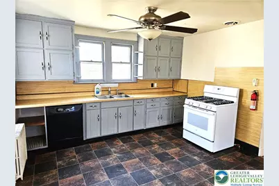 221 E Prospect Street, Nazareth Boro, PA 18064 - Photo 8