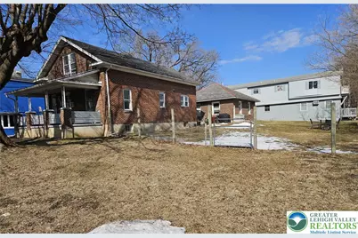 221 E Prospect Street, Nazareth Boro, PA 18064 - Photo 2