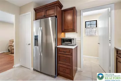 2869 Whitemarsh Place, Lower Macungie Twp, PA 18062 - Photo 4