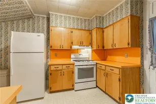 2420 Sycamore St, Wilson, PA 18042 - Photo 10