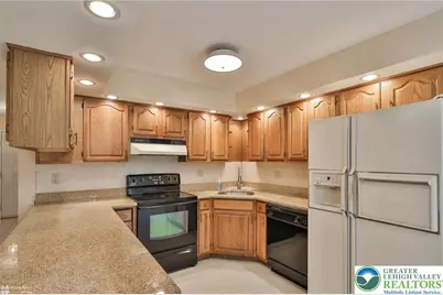 4059 Wedgewood Road, South Whitehall Township, PA 18104 - Photo 18