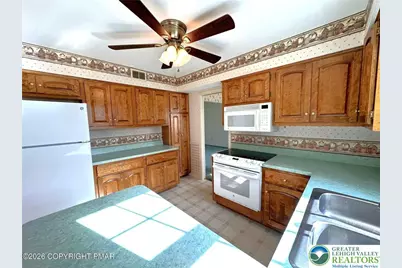 348 Wedgewood Drive, Palmer Twp, PA 18045 - Photo 8