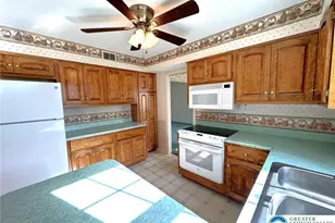 348 Wedgewood Dr, Palmer Twp, PA 18045 - Photo 8