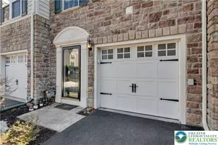 1632 Oakridge Ln, Hellertown Boro, PA 18055 - Photo 2