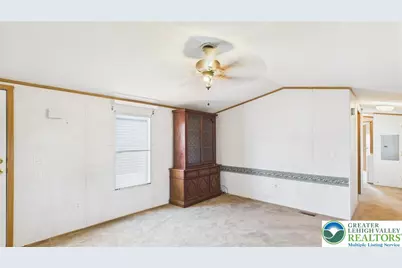 5475 Hamilton Boulevard #7, Lower Macungie Township, PA 18106 - Photo 4