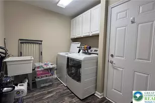 8536 Mayfair Ct, Upper Macungie Township, PA 18031 - Photo 10