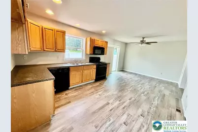 11 Jewel Street, Roseto Boro, PA 18013 - Photo 2