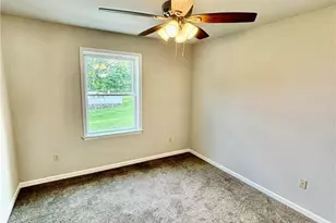 11 Jewel St, Roseto Boro, PA 18013 - Photo 4