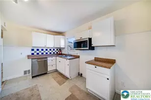 325 E Saucon St, Hellertown Boro, PA 18055 - Photo 2