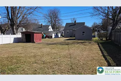 301 Tobias Drive, Hellertown, PA 18055 - Photo 4