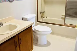 17 Fort Lee Ct, Forks, PA 18040 - Photo 8