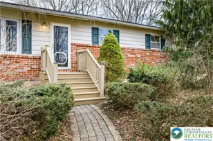 6527 Walnut Ln, Coopersburg Boro, PA 18036 - Photo 2