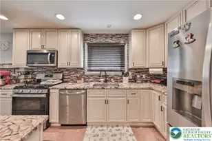 7270 Heather Rd, Lower Macungie Township, PA 18062 - Photo 26